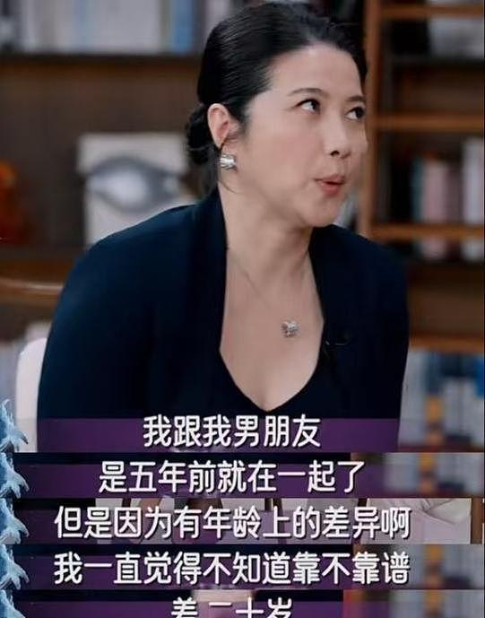 52岁影后自曝交往小20岁男友，二人曾被偶遇逛街，手牵手很甜蜜（组图） - 3
