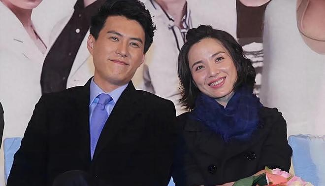 她26岁成双料影后，二婚嫁靳东高龄生下两子，今48岁美得自信从容（组图） - 1