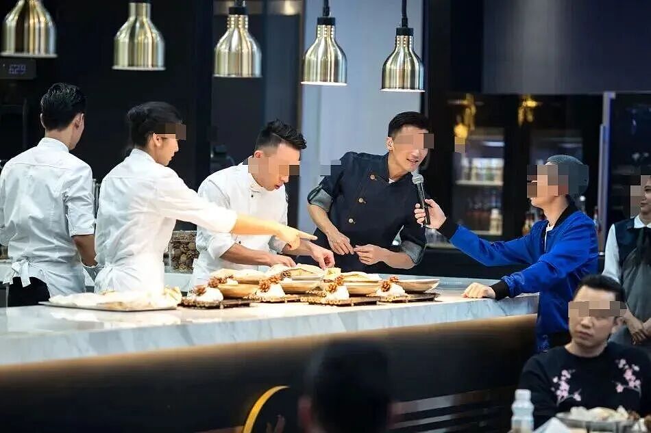 震惊!谢霆锋卖烤肠爆赚15亿,林依轮辣酱品牌估值超3.6亿!明星厨神人设才是顶级“吸金兽”?(组图) - 8