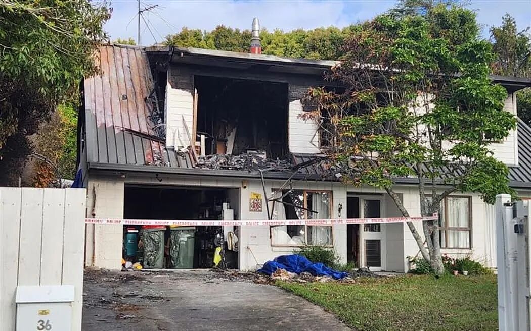 奥克兰纵火案遇难父子身份公布，警方确认系双重凶杀；全城征集线索，无照女司机致5人死亡；新西兰羊肉海外涨价，本地人买不起（组图） - 2