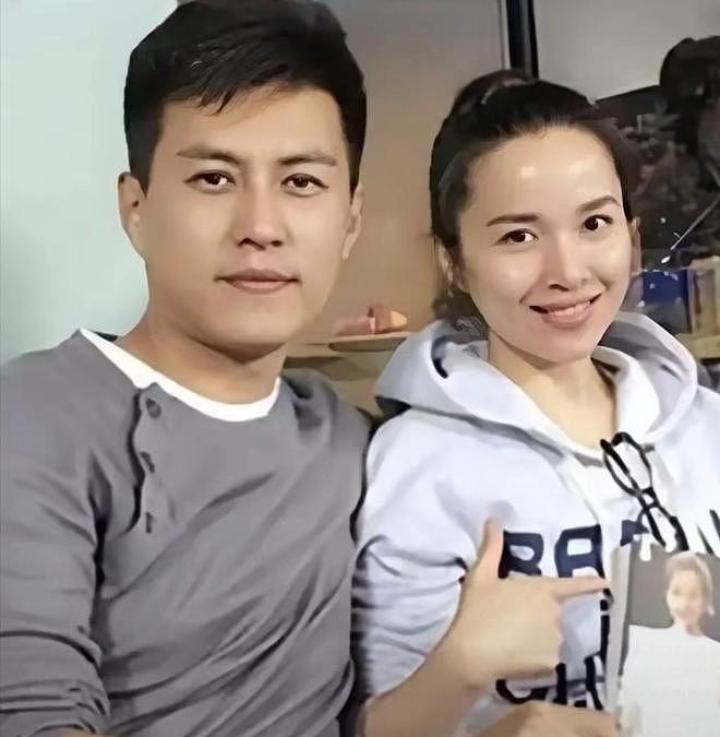 她26岁成双料影后，二婚嫁靳东高龄生下两子，今48岁美得自信从容（组图） - 3