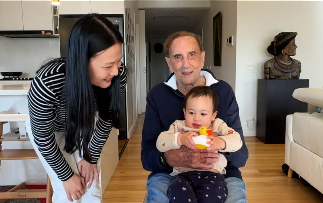 澳洲93岁大爷再当爹，妻子年仅37岁，准备再活20年见证孩子成长？网友们惊呆了...（组图） - 9