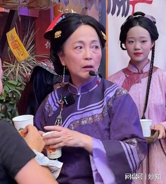 62岁“石榴姐”苑琼丹近况曝光，生图下人老皮松，木偶纹好抢镜（组图） - 2