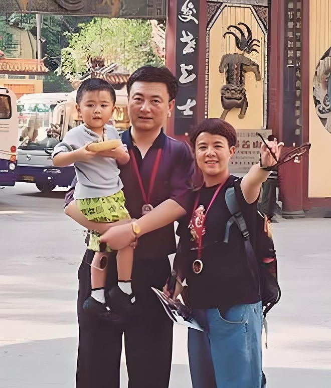 金龟子晚节不保?和老公王宁恩爱半生,女儿一番操作让网友炸了(组图) - 6