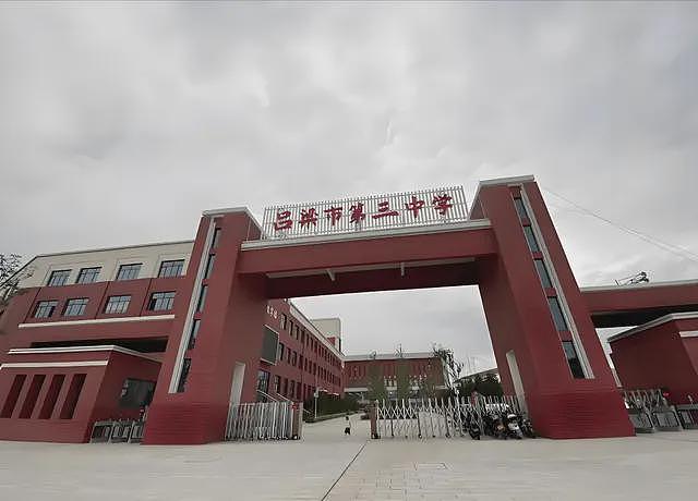 山西一老师猥亵多名学生，抚摸隐私部位、开黄腔，手机里有不雅照（组图） - 3