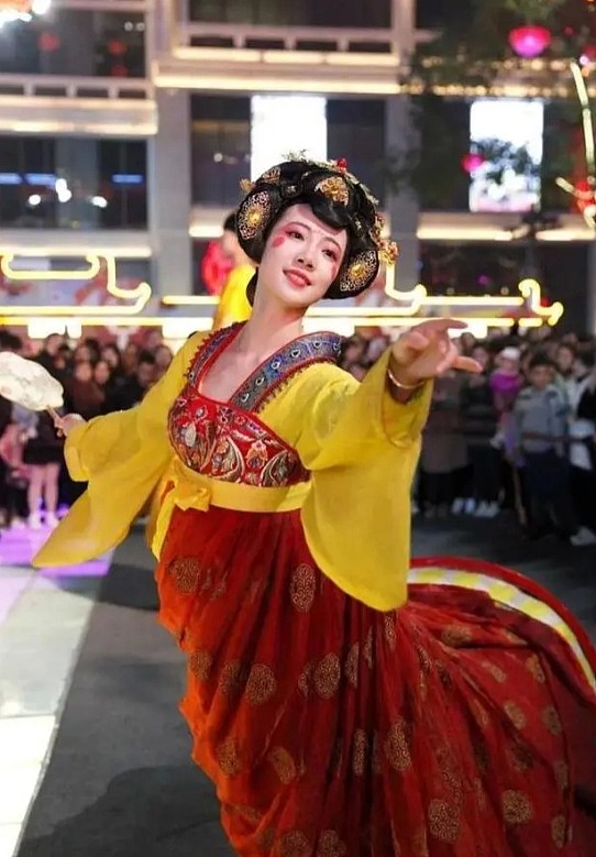 不倒翁正妹曾仙气破表！3年后“老态脸垮”近照曝光，网狠酸：颜值暴跌（组图） - 2
