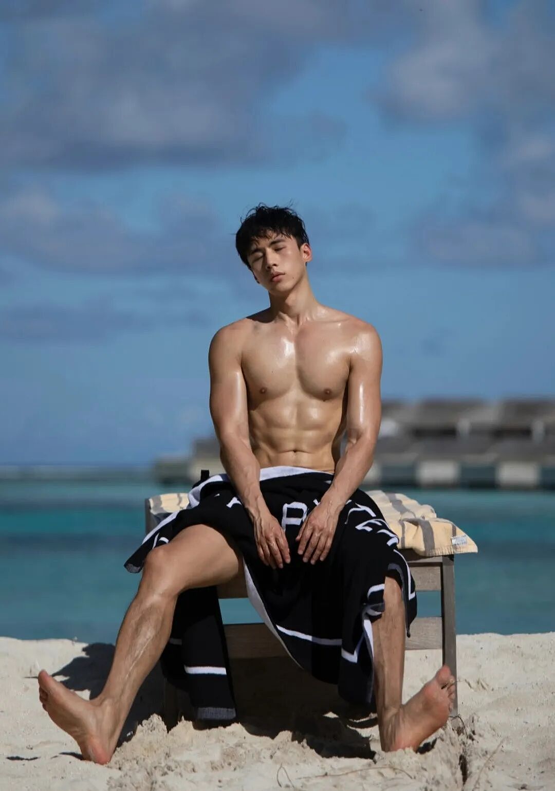 【帅哥】185海边黑皮肌肉男沙滩性感写真,野蛮诱惑,性感十足....(组图) - 1