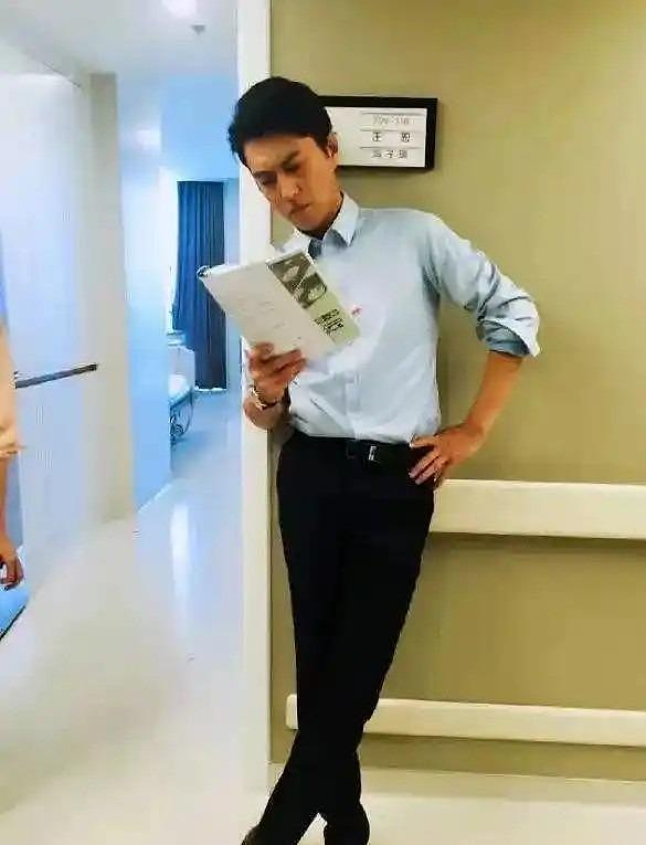 她26岁成双料影后，二婚嫁靳东高龄生下两子，今48岁美得自信从容（组图） - 29