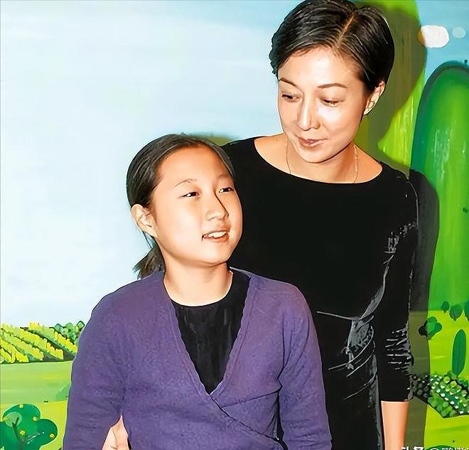 成龙筹备新剧，女儿却远走他乡，父女俩15年未见，生活的怎么样？（组图） - 13