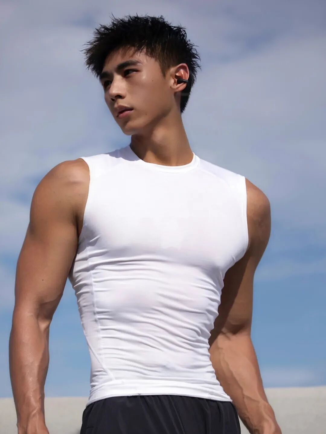 【帅哥】185海边黑皮肌肉男沙滩性感写真,野蛮诱惑,性感十足....(组图) - 9