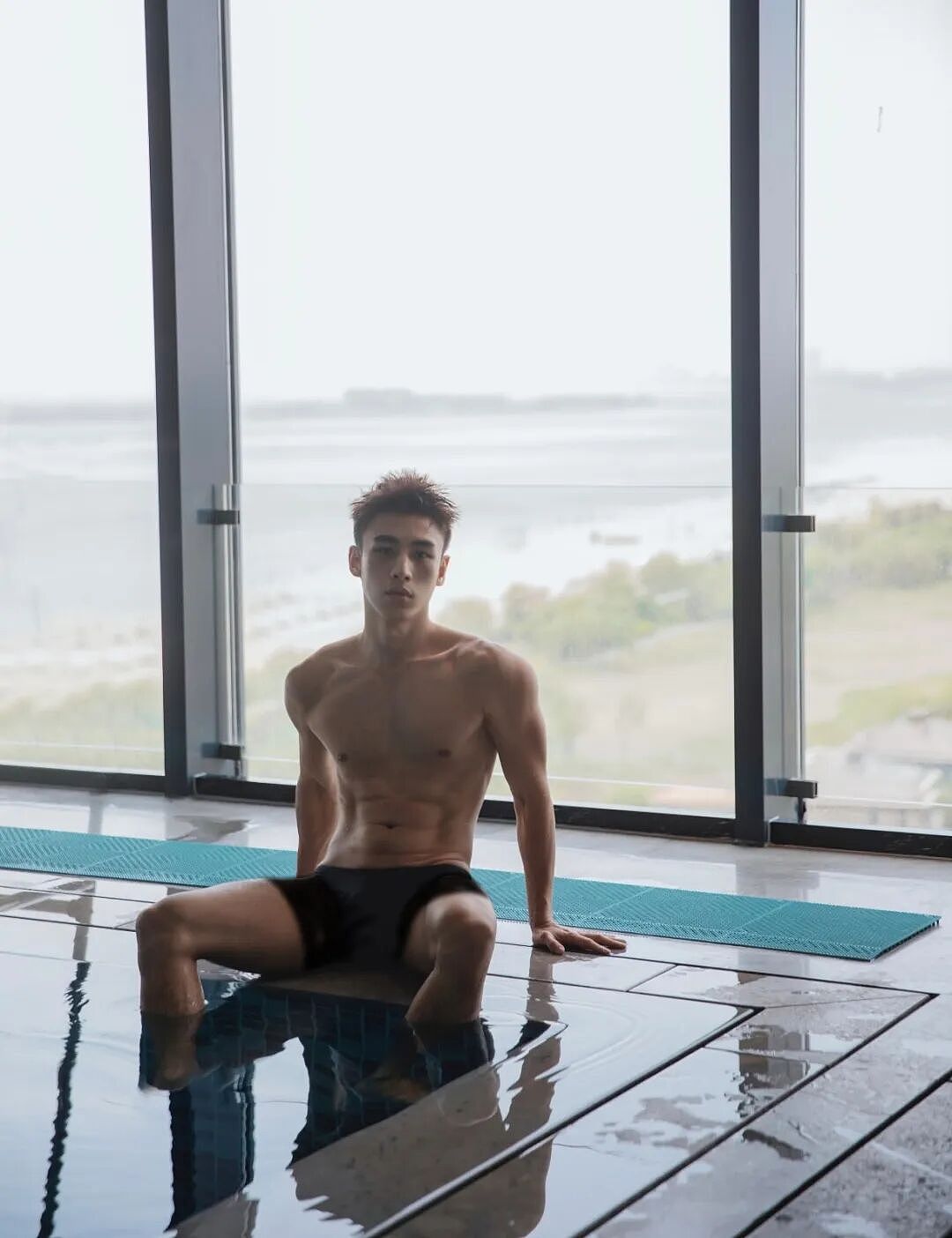 【帅哥】185海边黑皮肌肉男沙滩性感写真,野蛮诱惑,性感十足....(组图) - 16
