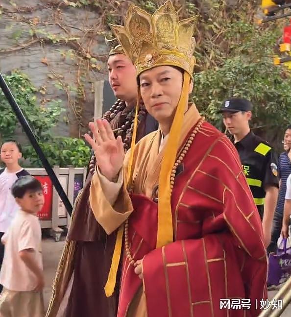 62岁“石榴姐”苑琼丹近况曝光，生图下人老皮松，木偶纹好抢镜（组图） - 14