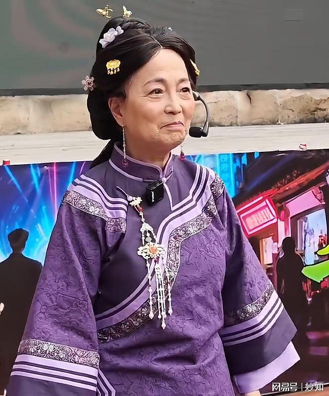 62岁“石榴姐”苑琼丹近况曝光，生图下人老皮松，木偶纹好抢镜（组图） - 20