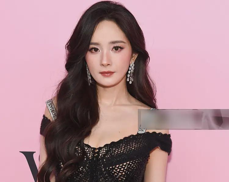杨幂大秀生图好真实!初老痕迹明显,网友感叹别营销少女感审美了(组图) - 12