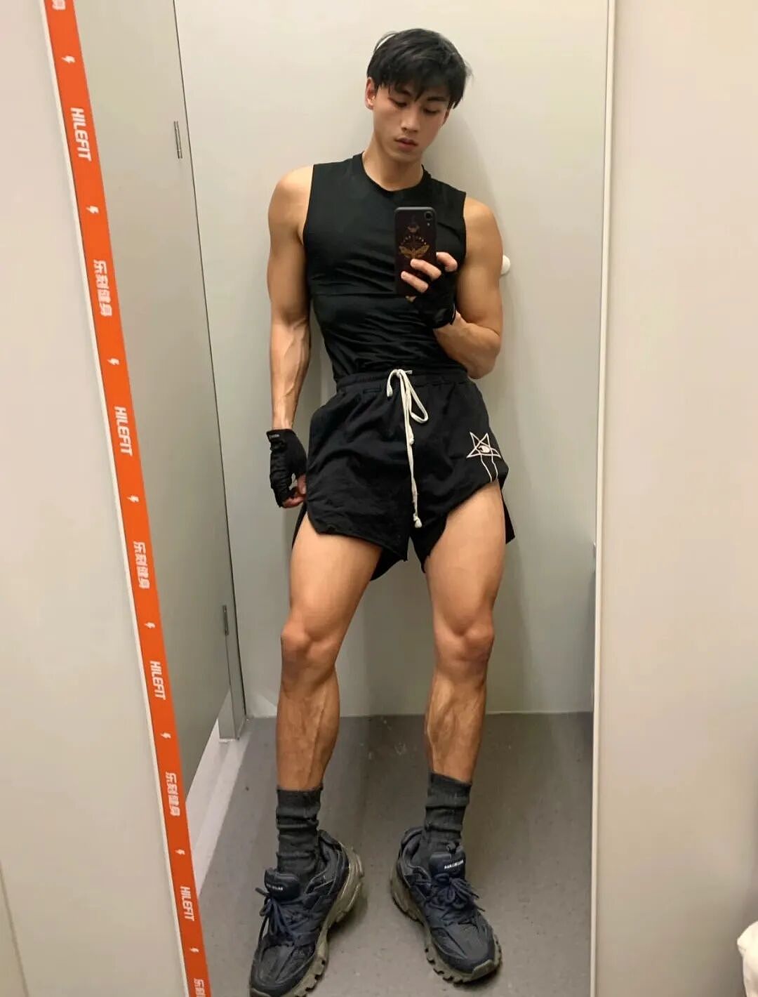 【帅哥】185海边黑皮肌肉男沙滩性感写真,野蛮诱惑,性感十足....(组图) - 18