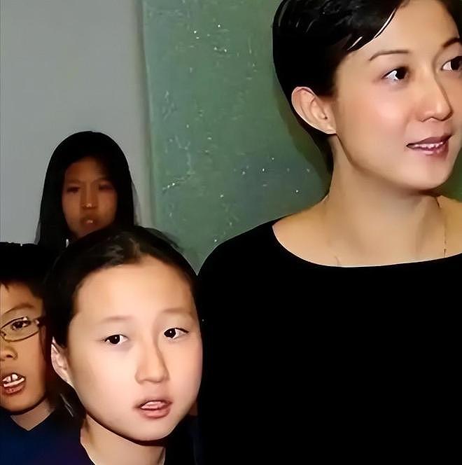 成龙筹备新剧，女儿却远走他乡，父女俩15年未见，生活的怎么样？（组图） - 18