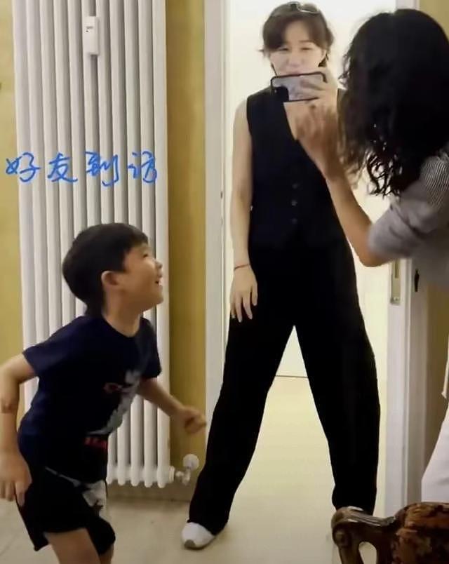 46岁章子怡，活动现场落泪，9岁女儿成“救赎”：她终于有朋友了（组图） - 15