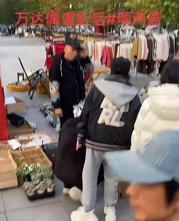 52岁影后自曝交往小20岁男友，二人曾被偶遇逛街，手牵手很甜蜜（组图） - 8
