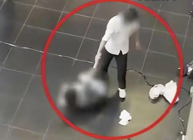 可怕!香港女游客在车站大厅遭性侵,全程无人制止,现场画面流出(组图) - 4