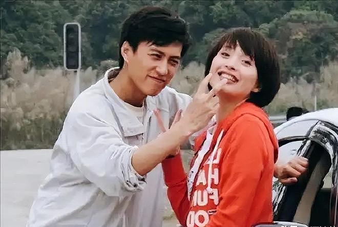 她26岁成双料影后，二婚嫁靳东高龄生下两子，今48岁美得自信从容（组图） - 19