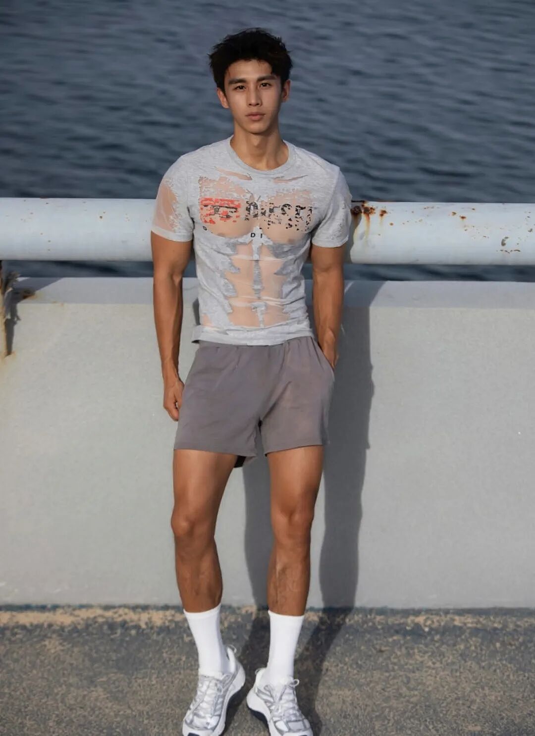 【帅哥】185海边黑皮肌肉男沙滩性感写真,野蛮诱惑,性感十足....(组图) - 10