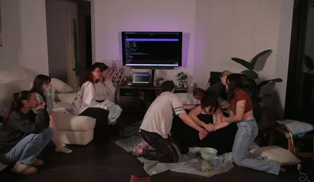 女子在医院生一胎体验不佳，二胎选择在家分娩，两名助产士帮忙，结果悲剧出现了…（组图） - 1