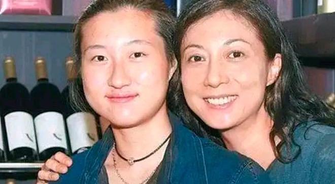 成龙筹备新剧，女儿却远走他乡，父女俩15年未见，生活的怎么样？（组图） - 23