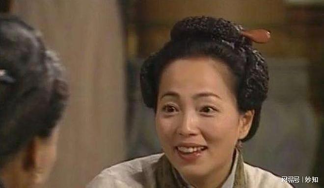 62岁“石榴姐”苑琼丹近况曝光，生图下人老皮松，木偶纹好抢镜（组图） - 22