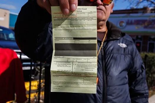 美国街头合法居民忘带绿卡被罚，土生土长公民也被抓，ICE的突袭执法让人看傻（组图） - 2