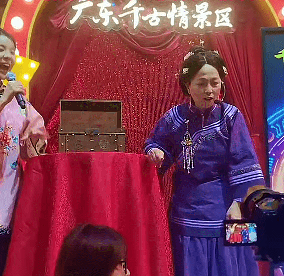 老戏骨再就业：苑琼丹广东景区“打工”，带游客一起唱经典粤语歌视频曝（视频/组图） - 5