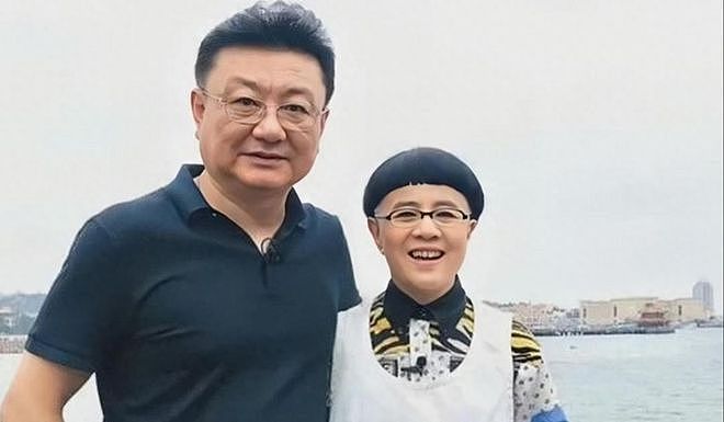 金龟子晚节不保?和老公王宁恩爱半生,女儿一番操作让网友炸了(组图) - 1