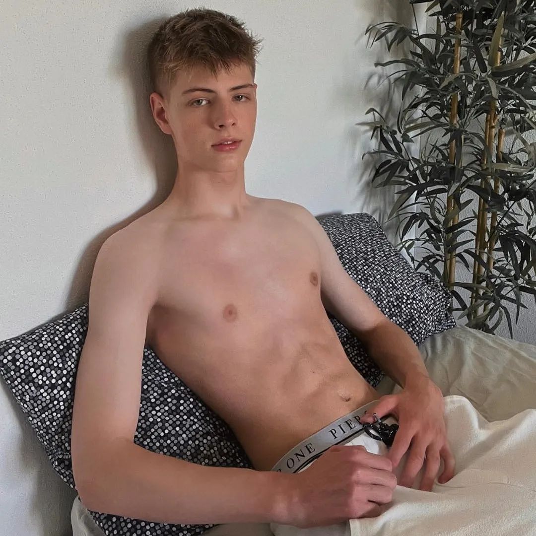 【帅哥】欧美靓仔，白皮薄肌极品帅哥，可以当内裤男模了！（组图） - 2
