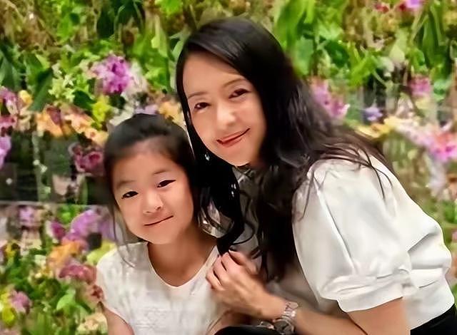 46岁章子怡，活动现场落泪，9岁女儿成“救赎”：她终于有朋友了（组图） - 13