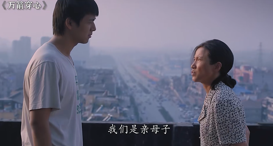 53岁女星自曝几个月没来月经，第一反应是怀孕！男友比她小20岁，两人曾被误以为母子（组图） - 21