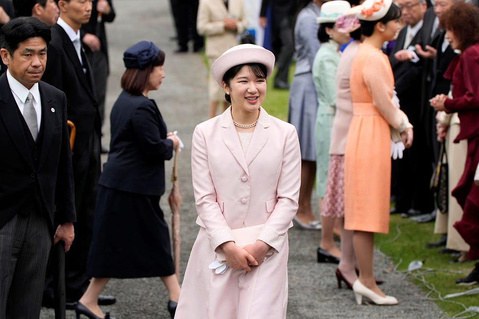 日本44岁未婚长公主单挑皇室，成功继承巨额家产和“王爷”封号！网友大赞：爱子当女天皇有戏了（组图） - 24