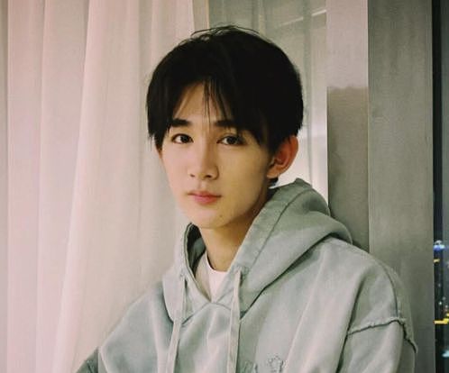 荣梓杉劈腿打女友？赵丽颖被经纪人坑？王鹤棣田栩宁成对家？朱丹靠女儿洗白？耽美男主被G圈看上？（组图） - 8