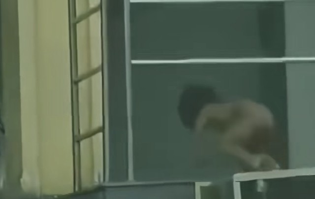 四川高速惊现裸爬“小狼人”画面曝,竟是游牧父母放养杰作(组图) - 3
