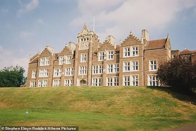 小留学生残忍谋杀同学,英国名校凶案震惊全国!警察:他用锤子砸碎了舍友的头骨(组图) - 14
