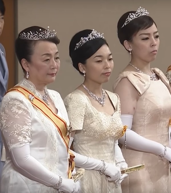 日本44岁未婚长公主单挑皇室，成功继承巨额家产和“王爷”封号！网友大赞：爱子当女天皇有戏了（组图） - 10