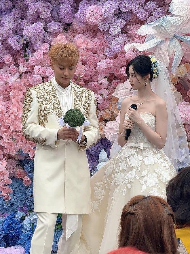 黄子韬大婚!徐艺洋戴500克拉婚戒,男方抛西兰花,喜婆婆太开心(组图) - 17