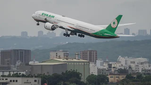 台湾空姐猝逝风波：长荣航空再爆劳动剥削争议，为何员工不敢请病假（组图） - 2
