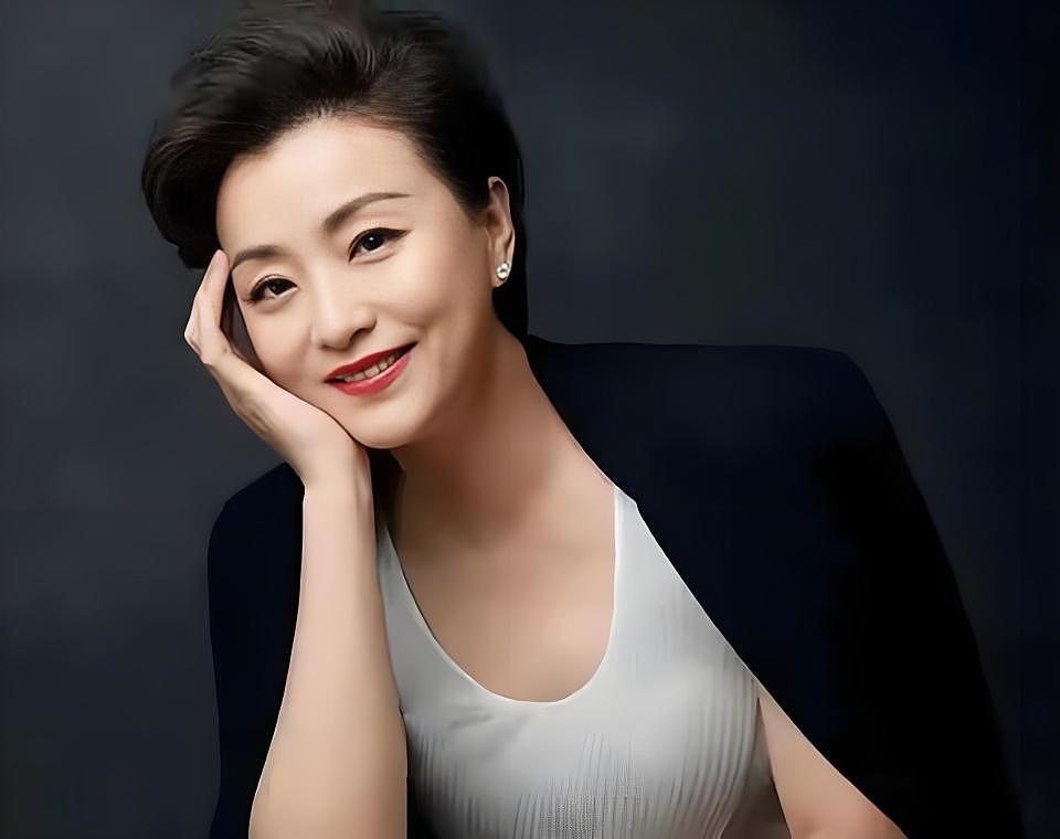 舍弃旧爱嫁百亿富豪,如今57岁直播卖网课,澜姐的“豪门梦”碎了一地?(组图) - 2