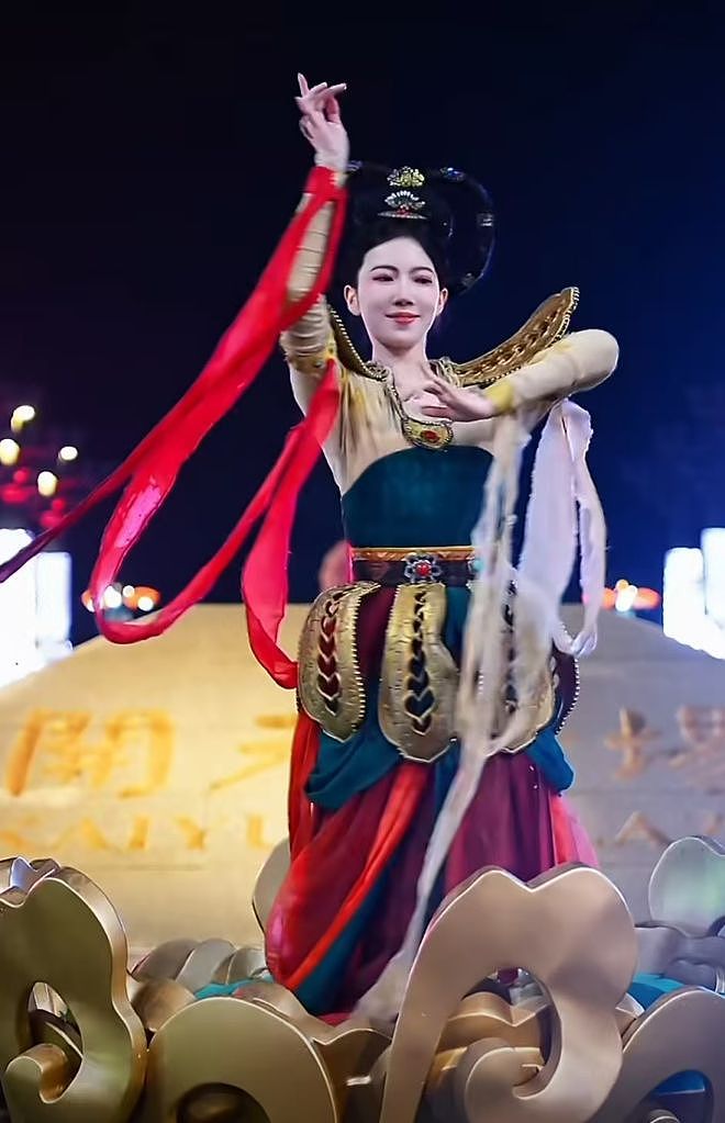 “不倒翁小姐姐”复出，为何不再出演不倒翁？（组图） - 3