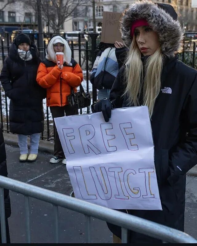 粉丝疯狂打钱给枪杀医疗保险巨头的路易吉，其“监狱小卖部账户”居然打进了4万美刀零花钱（组图） - 11