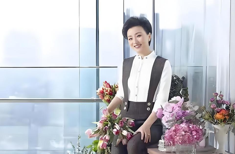 舍弃旧爱嫁百亿富豪,如今57岁直播卖网课,澜姐的“豪门梦”碎了一地?(组图) - 10