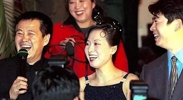 退役移居美国，三个孩子三个爹，52岁“东方神鹿”王军霞现状如何（组图） - 1