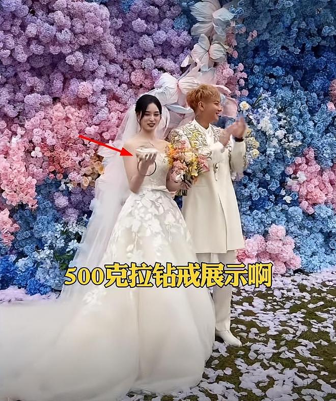 黄子韬大婚!徐艺洋戴500克拉婚戒,男方抛西兰花,喜婆婆太开心(组图) - 12