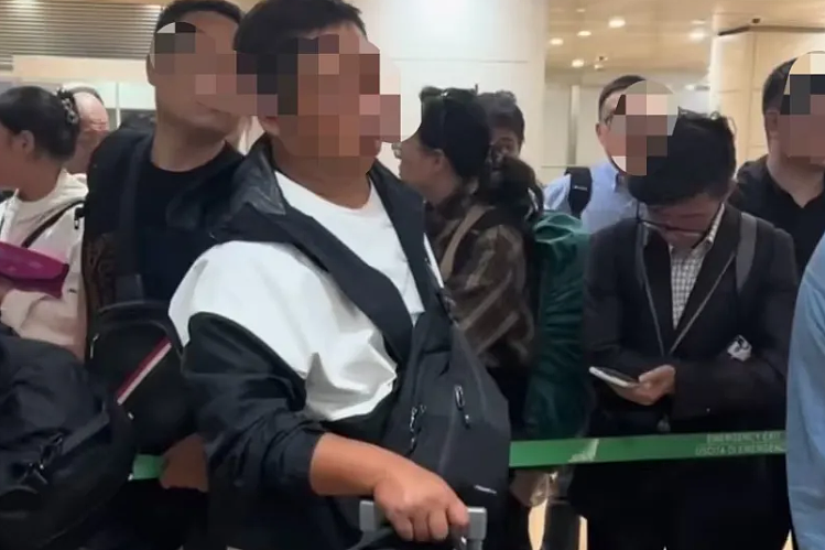 “把我们中国人不当人看” 华人大爷怒呛米兰机场，视频引热议（视频/组图） - 7