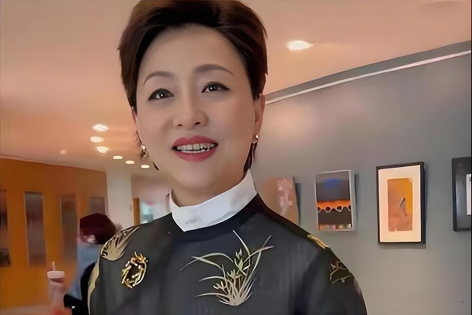 舍弃旧爱嫁百亿富豪,如今57岁直播卖网课,澜姐的“豪门梦”碎了一地?(组图) - 24