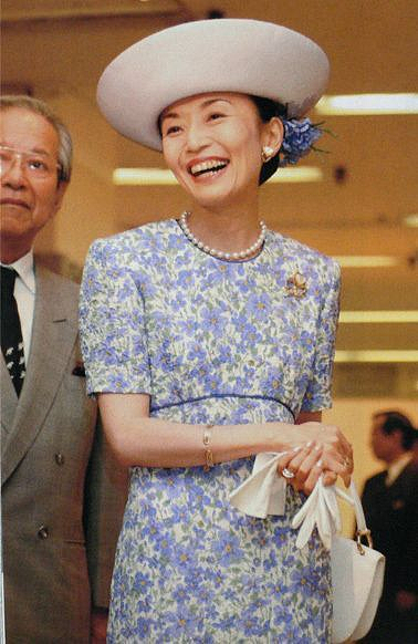 日本44岁未婚长公主单挑皇室，成功继承巨额家产和“王爷”封号！网友大赞：爱子当女天皇有戏了（组图） - 7